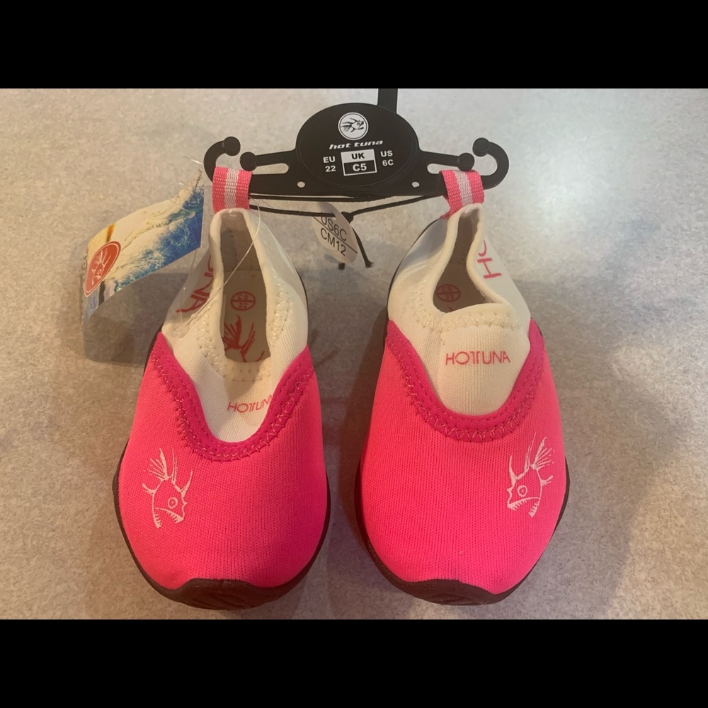 Toddler Water Shoes - size 6